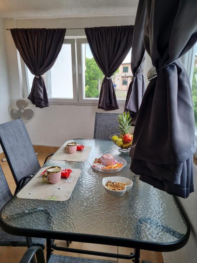 Apartmani 'Cvit' Karlobag Exteriör bild