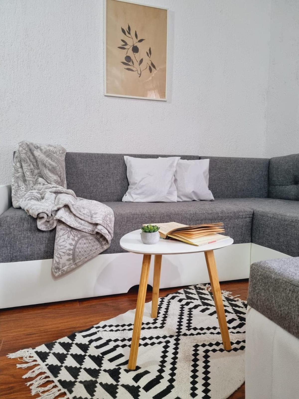 Apartmani 'Cvit' Karlobag Exteriör bild